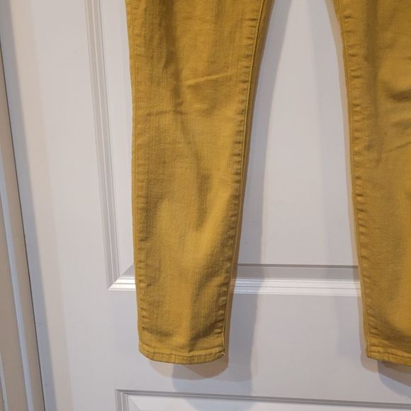 **SOLD **Universal Thread Women's Mustard Yellow Cotton/Spandex Jeans - Picture 6 of 11